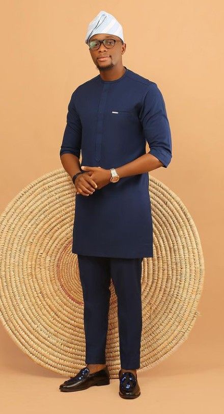 Muslim Men Clothing, Senator Styles For Men, Suit Groomsmen, Mens Traditional Wear, Senator Styles, Costume Africain, African Suit, Nigerian Men Fashion, African Wear Styles For Men