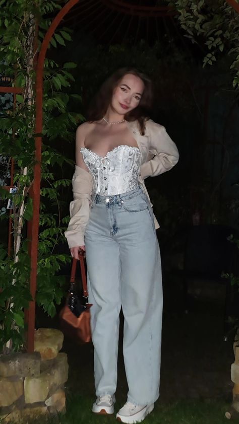 Corset Outfit With Jacket, Corset Outfits Ideas, Corset Outfit With Jeans, Corset Outfit Jeans, Corset Casual Outfits, Corset Jeans Outfit, Corsette Outfit, Casual Corset Outfit, Looks Corset