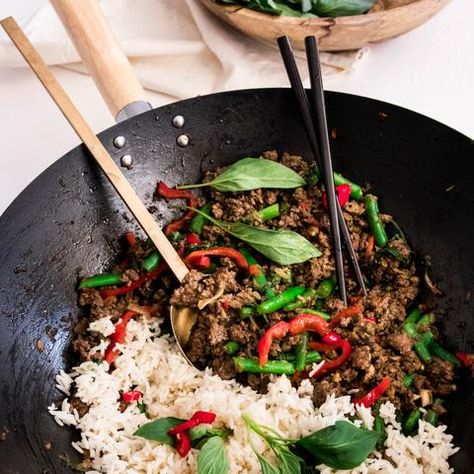 and tails cut and halved 2 garlic cloves, crushed 1 Tbsp. grated ginger 1 Trendy Recipes, Rice And Veggies, Minced Beef Recipes, Veal Recipes, Healthy Beef Recipes, String Beans, Recipes Beef, Mince Recipes, Button Mushrooms