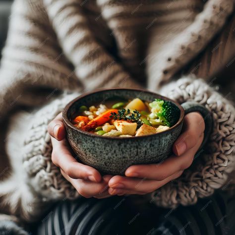 Making Soup Aesthetic, Chicken Soup Photography, Soup Photography Styling, Winter Food Photography, Bowls Photography, Soup Photos, Aesthetic Soup, Soup Photography, Soup Aesthetic