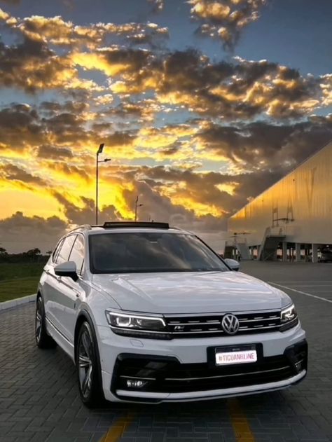 Tiguan with the sunset White Tiguan, Golf 4 Wallpaper, Vw Tiguan R Line, Volkswagen Tiguan R Line, Cool Wallpapers Cars, Tiguan 2011, Tiguan Vw, Tiguan R Line, Tiguan R