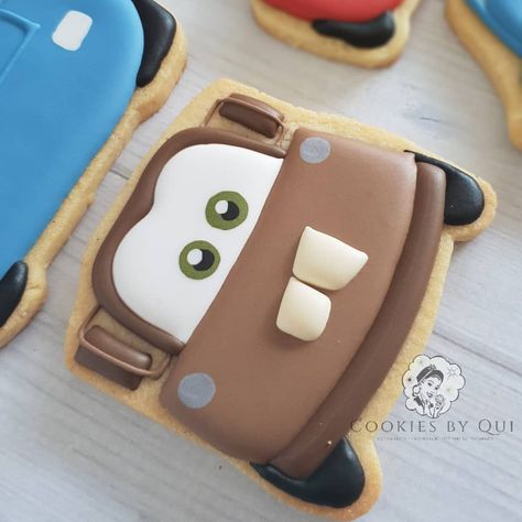 Follow CookiesbyQui on Instagram Cars Cookies Decorated, Cars Cookies, Disney Cars Birthday Theme, Car Cookies, Disney Cookies, Disney Cars Birthday, Race Car Birthday Party, Unique Cookies, Strawberry Cookies