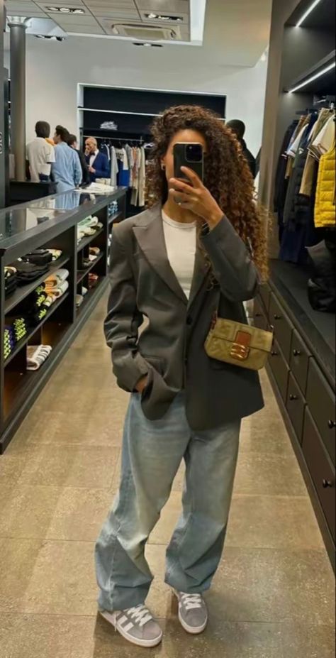 Adidas Campus Outfit Woman, Classy Streetwear Outfits, School Outfits Streetwear, Campus Outfit Ideas, Modest Streetwear, Adidas Samba Outfits, Outfit Campus, Samba Outfits, Adidas Samba Outfit