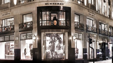 Report: Burberry and Coach to Merge? https://www.businessoffashion.com/articles/news-analysis/burberry-shares-gain-after-report-coach-is-considering-merger Burberry Advertising, Luxury Merchandising, Store Merchandising, Burberry Store, Regent Street London, Opening A Cafe, Digital Retail, Regent Street, Christopher Bailey