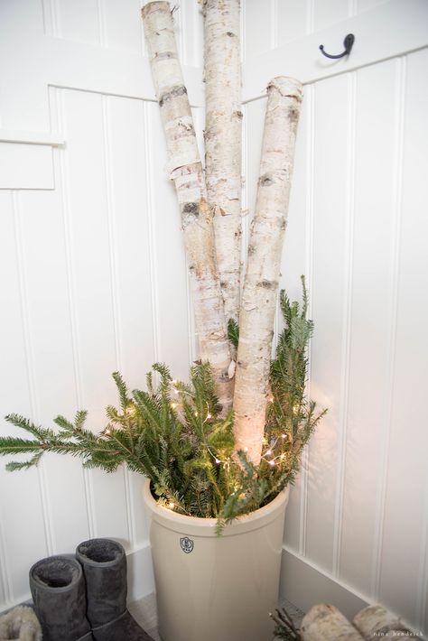 Christmas 2016 Nina Hendrick Holiday Housewalk | Crock Arrangement of Birch and Fraser Fir Birch Tree Decor Christmas, Birch Wood Decor, Log Decor, Birch Tree Decor, Tree Decor Christmas, Tree Branch Decor, Birch Branches, Christmas Planters, Deco Nature