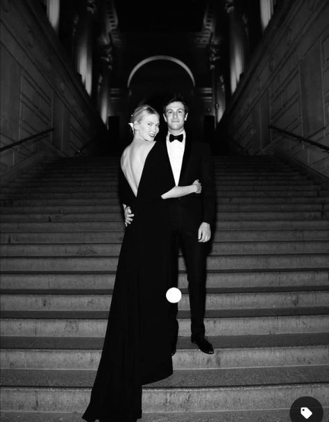 Couple Dressed Up Classy, Black Gown Engagement Photos, Backless Dress Pose Couple, Fancy Couples Photoshoot Poses, Elegant Pre Wedding Photoshoot, Couples Fancy Photoshoot, Gala Couple Pictures, Couple Photoshoot Fancy, Couples Photos On Stairs