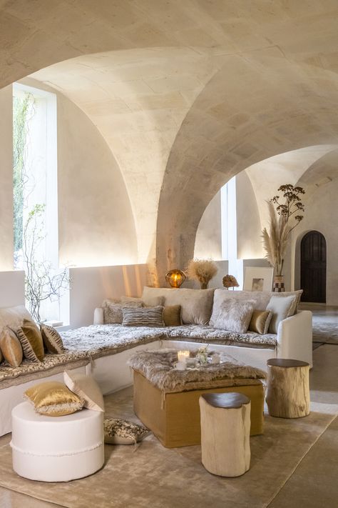 Tree House Interior, Joshua Tree House, Spa Style, Cave House, Cap Ferret, Italian Home, Decoration Inspiration, House Room, Living Room Decor Apartment