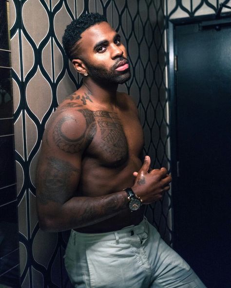 Jason Derulo Miguel Singer, Mohawk Hairstyles Men, Chris Brown Pictures, Dark Skin Men, Film Song, Black Beards, Music Hits, Jason Derulo, Attractive People