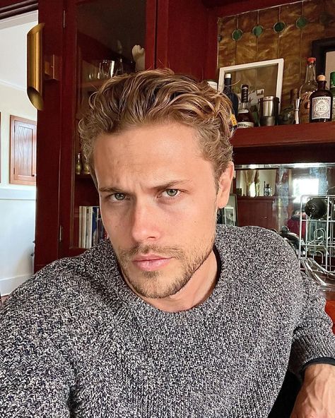 Christopher Mason on Instagram: “When you’re thrilled about your new haircut, but not sure it was drastic enough to counteract last night’s second serving of Thai food 🌝” The Simple Wild, Christopher Mason, Fallen Series, New Haircut, New Haircuts, Thai Food, Book Boyfriends, Thai Recipes, Book Inspiration