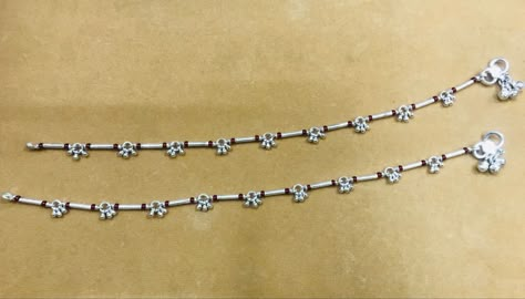 Silver Patilu Design, Pattilu Designs Silver Simple, Prom Backdrops, Silver Chain Anklet, Trendy Silver Jewelry, Silver Anklets Designs, Bridal Jewellery Inspiration, Black Beads Mangalsutra Design, Gold Items