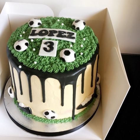 Luv2bake on Instagram: “A cake for a 3 year old who is a football fanatic. Vanilla sponge with vanilla bean buttercream and strawberry jam. Covered in buttercream…” Buttercream Football Cake, Football Cakes For Boys, Football Cake Design, Football Themed Cakes, Football Cakes, Soccer Birthday Cakes, Sports Cake, Vanilla Bean Buttercream, Candy Birthday Cakes