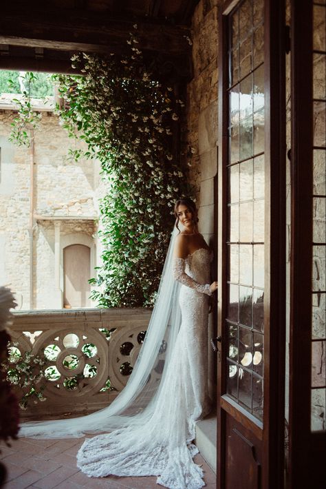 Italian Wedding Dress Aesthetic, Vintage Italian Wedding Dress Aesthetic, Dreamy Wedding Dress Romantic Elegant, In My Bride Era, Bridal Asthetic, Vintage Italian Wedding Dress, Tuscany Wedding Dress, Wedding Gown Low Back, Wedding Dress Italian