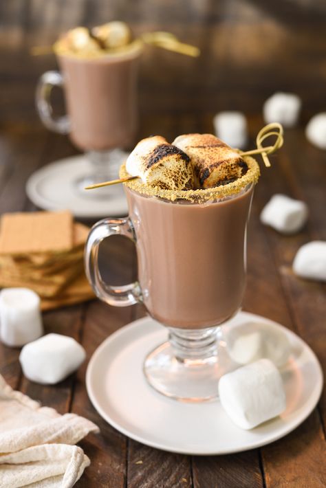 Warm Eggnog, Smores Hot Chocolate, Caramel Hazelnut, Eggnog Recipes, Eggnog Latte, Real Vanilla, Hot Chocolate Recipe Homemade, Chai Latte Recipe, Toddy Recipe