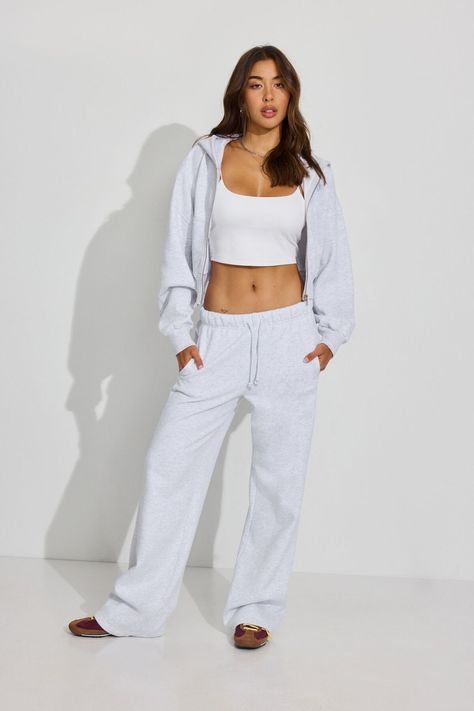 UltraFleece Straight Leg Sweatpants Gray Cotton On Sweatpants, Old Navy Sweatpants, Sweatpants Photoshoot Ideas, Women’s Sweatpants, Wish List Clothes, Flowy Sweatpants, Skims Sweatpants, Sweatpants And Sweatshirt Outfit, Cozy School Outfits