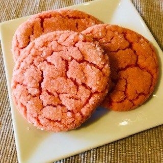 Mexican Polvorones Cookies, Pink Polvorones Recipe, Homemade Pan Dulce, Pink Mexican Cookies, Mexican Cookies Polvorones, Mexican Pink Cookies, Mexican Pink Cookies Recipe, Pan Dulce Cookies, Mexican Cookies Traditional