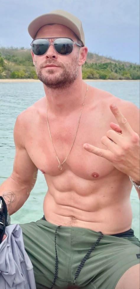 Chris Hemsworth Tattoo, Chris Pratt Body, Chris Hemsworth Muscles, Thor Body, Chris Hemsworth Body, Chris Hemsworth Workout, Chris Hemsworth Shirtless, Hemsworth Brothers, Redhead Men