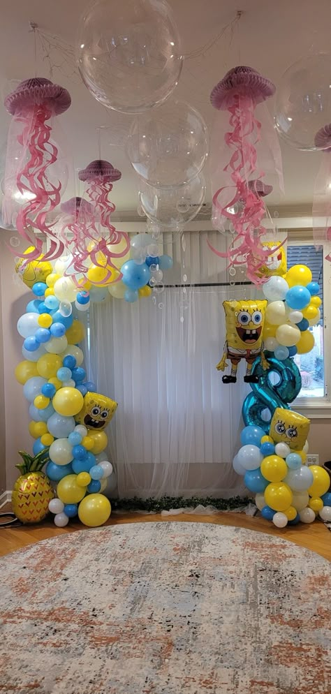 Spongebob Balloon Garland Ideas, Spongebob Theme Balloon Arch, Spong Bob Birthday Party, Spongebob Themed Party Favors, Spongebob Decorations Ideas, Sponge Bob Balloon Decorations, Spongebob Jellyfish Balloons, Spongebob Birthday Ideas Decorations, 21st Birthday Spongebob