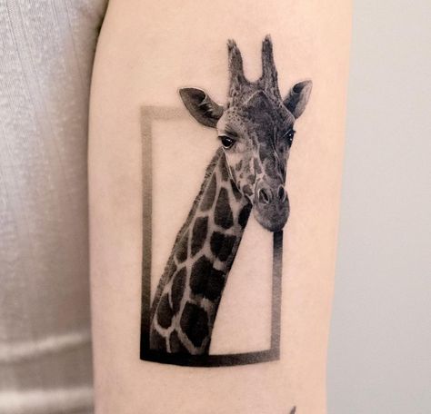 Giraffe Tattoo Men, Watermelon Tattoo, Giraffe Tattoo, Cute Animal Tattoos, Unique Tattoos For Men, Pop Art Tattoos, Club Tattoo, Bamboo Tattoo, Street Tattoo