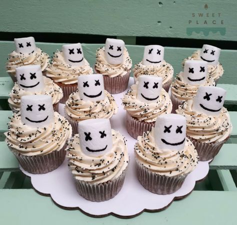 Dj Marshmello Cupcakes, Marshmallow Dj Party Ideas, Marshmello Theme Birthday, Dj Marshmellow Party Theme, Dj Marshmallow Party Ideas, Marshmello Party Decoration, Marshmallow Birthday Party Ideas, Dj Marshmello Party Ideas, Dj Marshmello Cake