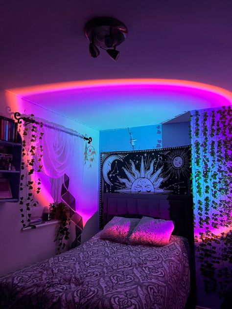 Trippy Rooms Aesthetic, Trippy Bedroom Ideas, Trippy Living Room, Trippy Apartment, White Room Decor Bedroom, Indie Tapestry, Moon Black And White, Girly House, Cottagecore Frog