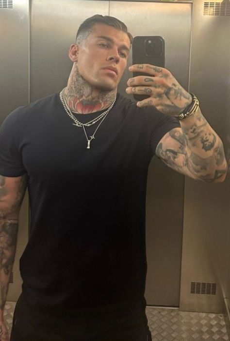 Big Tattooed Men, White Man With Tattoos, Guy With Tattoos, Big Muscular Men, Suits And Tattoos, Men With Tattoos, Stephen James Model, Tatted Men, Russian Men