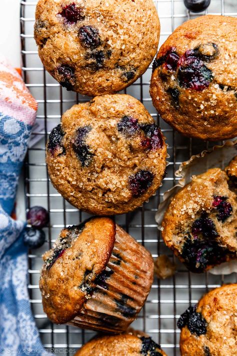 Healthy Blueberry Banana Muffins - Sally's Baking Addiction Healthy Blueberry Banana Muffins, Bran Muffins Healthy, Blueberry Banana Muffins, Crumb Cake Muffins, Homemade Cheese Crackers, Healthy Banana Muffins, Healthy Blueberry Muffins, Banana Blueberry Muffins, Chocolate Banana Muffins