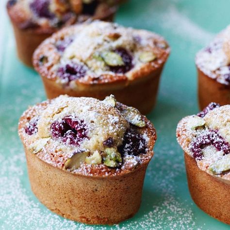 Friands Recipe, Raspberry And Pistachio, Chewy Toffee, Classic French Desserts, French Dessert Recipes, Fairy Cakes, French Dessert, French Desserts, Little Cakes