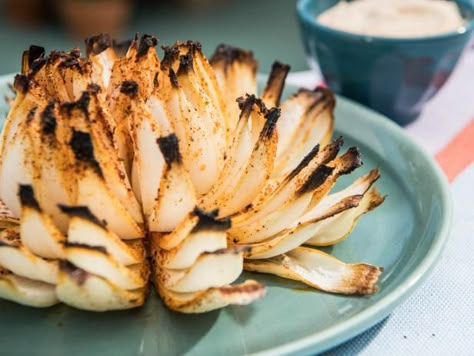 Onion Blossom Recipe, Onion Blossom, Onion Petals, Grilled Onion, Blooming Onion, Bbq Seasoning, Grilled Onions, Vidalia Onions, Cooking With Olive Oil