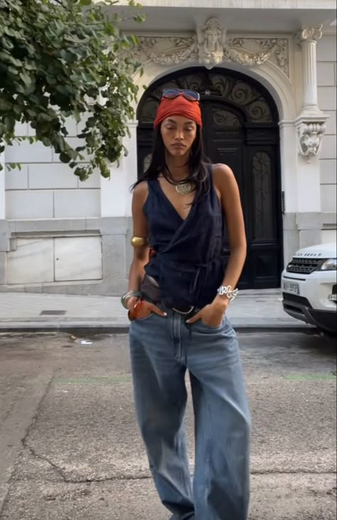 Casual Boho Style Outfits, Italian Female Fashion, Eclectic Fashion Aesthetic, Brazil Style Outfits, Outfit Ideas For Spain, Bogota Colombia Outfits, South America Outfits, Mexico City Street Style, Spanish Street Style