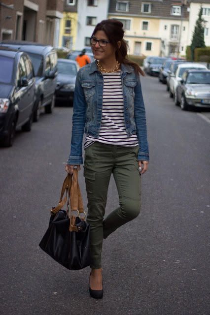 Great look for transitioning from winter to spring Olive Pants, What Is Fashion, Mode Casual, Looks Street Style, Green Pants, 가을 패션, Looks Style, Fall Winter Outfits, Outfits Casuales