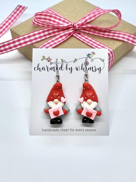 Valentine Polymer Clay Ideas, Whimsical Polymer Clay, Clay Valentine, Clay Gnomes, Gnome Earrings, Free Jewellery Making Tutorials, Craft Clay, Valentine Gnome, Dough Ornaments