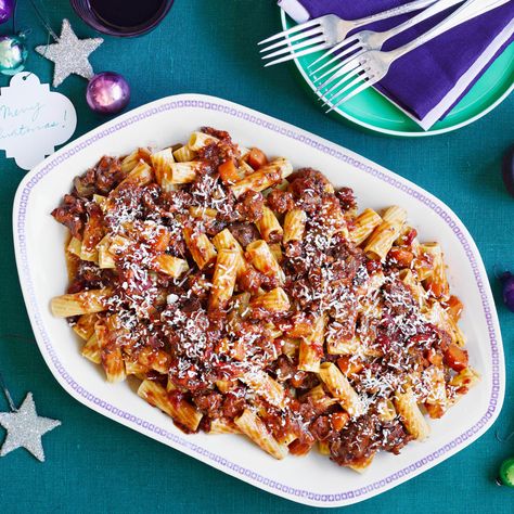 Christmas Pasta - Rachael Ray Every Day Italian Christmas Dinner, Christmas Pasta, Italian Christmas Recipes, Sweet Italian Sausage, Italian Christmas, Main Course Recipes, Christmas Party Food, Rachael Ray, Rigatoni