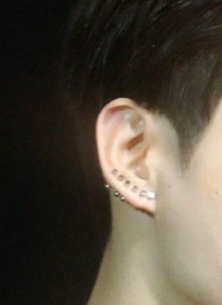 Jungkook Ear Piercings, Jungkook Earrings, Jungkook Piercing, Ear Cuff Piercing, Instagram Photo Ideas Posts, Bts Wallpaper, Ear Piercings, Photo Ideas, Ear Cuff