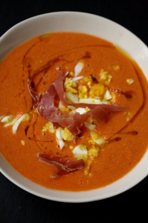 Salmorejo Cordobes - Creamy Spanish Gazpacho | Cold Tomato Soup Recipe Bread Soup Recipe, Salmorejo Recipe, Cold Tomato Soup, Spanish Gazpacho, Gf Soups, Spanish Cooking, Gluten Free Soup Recipes Glutenfree, Cold Soup Recipes, Cold Soups