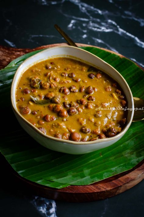 Kerala Kadala Curry Recipe, Kerala Curry Recipes Vegetarian, Kerala Vegetarian Recipes, Kadala Curry Kerala, Kerala Curry, Kadala Curry, Instant Pot Indian, Vegetarian Biryani, Chickpeas Curry