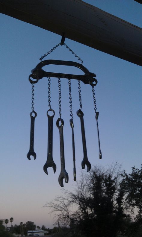 Wrench wind chime - it make the nicest sound! Wrench Wind Chime, Diy Wind Chimes Recycled, Garden Art From Junk, Windchimes Diy, Metal Wind Chimes, Carillons Diy, Recycling For Kids, Wind Chimes Homemade, Wind Chimes Craft