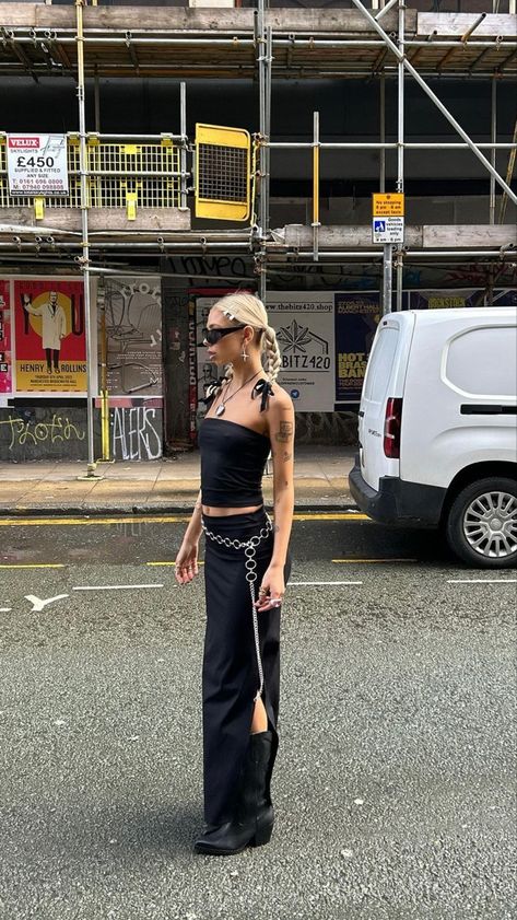 summer outfits fashion / summer outfits casual / summer outfit inspo / style outfits / maxi skirt style / y2k Outfits Maxi Skirt, Black Outfit Aesthetic, Black Maxi Skirt Outfit, Maxi Skirt Outfit, Summer Outfits Casual, Maxi Skirt Style, Maxi Skirt Outfits, Concert Outfits, Trendy Outfit