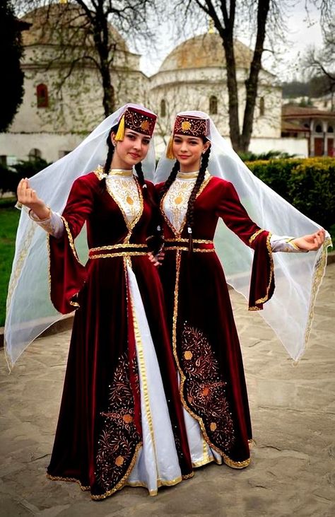 TURKISH CLOTHING Turkish Clothing, Costumes Around The World, Turkish Dress, National Dress, Folk Dresses, Folk Fashion, Traditional Fashion, Folk Costume, Modern Dress