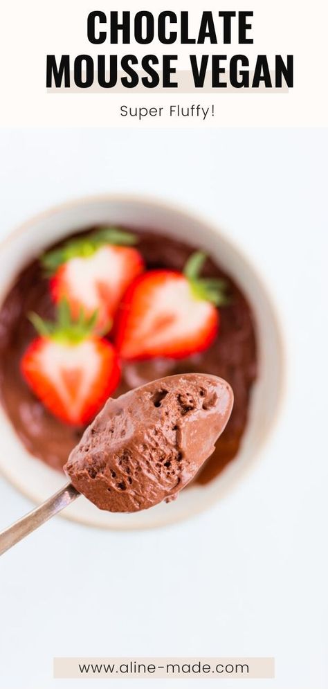 A 5 ingredient eggless and healthy chocolate mousse. This easy recipe is suitable for all vegans, as it is made with aquafaba, the water of chickpeas, and coconut oil. Simply a delicious, easy, and vegan recipe. #chocolate #mousse #healthy #easy #recipe #vegan #eggless #coconut #aquafaba Tofu Chocolate Mousse, Super Easy Dessert, Weight Watcher Desserts, Salty Sweet Snacks, Vegan Chocolate Mousse, Super Easy Desserts, Dessert Oreo, Desserts Keto, Silken Tofu