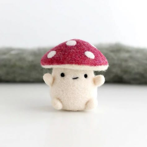 Felt Mushroom, Amanita Muscaria, Needle Felting Diy, Needle Felted Christmas, Red Mushroom, Wool Animals, Needle Felting Tutorials, Needle Felting Kits, Needle Felting Projects