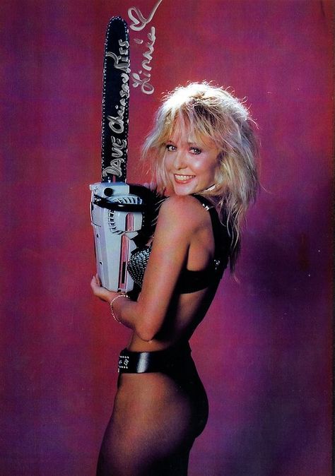 Linnea Quigley-1985. A beloved scream queen… #HorrorMovie #Horror80s #HorrorRetro Slasher Pose Reference, 80s Slasher Photoshoot, Zombie Pose Reference Drawing, Damsel In Distress Pose, Distressed Pose Reference, Irl Pose Reference, Horror Pose Reference, Zombie Pose Reference, Play Ghoul