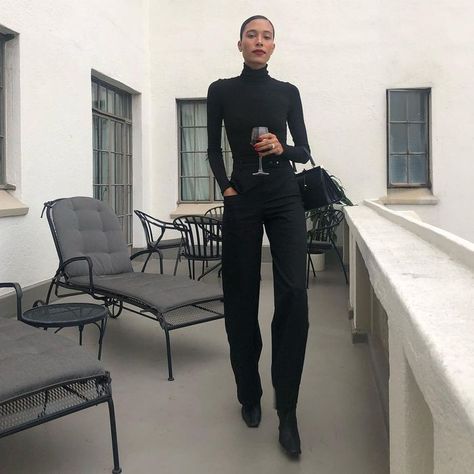 Total Black Outfit, Girl Boss Outfit, Black Fall Outfits, 15 Outfits, Botas Cowboy, Sleeveless Turtleneck Top, Bold Type, Test Shoot, Black Wardrobe