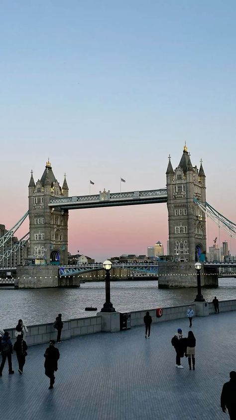 The London Bridge, Aesthetic Pictures London, London Core Aesthetic, London Lockscreen, London Manifestation, Tower Bridge Aesthetic, London Things To Do, London Wallpaper Aesthetic, London Bridge Aesthetic