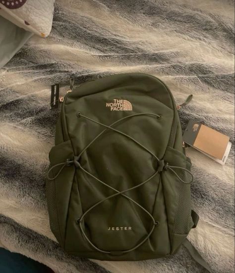 Sage Green North Face Backpack, Green Backpack Aesthetic, Northface Backpacks Aesthetic, North Face Backpack Aesthetic, Gorpcore Backpack, Rucksack Aesthetic, Sage Green Backpack, Uni Backpack, Northface Backpacks