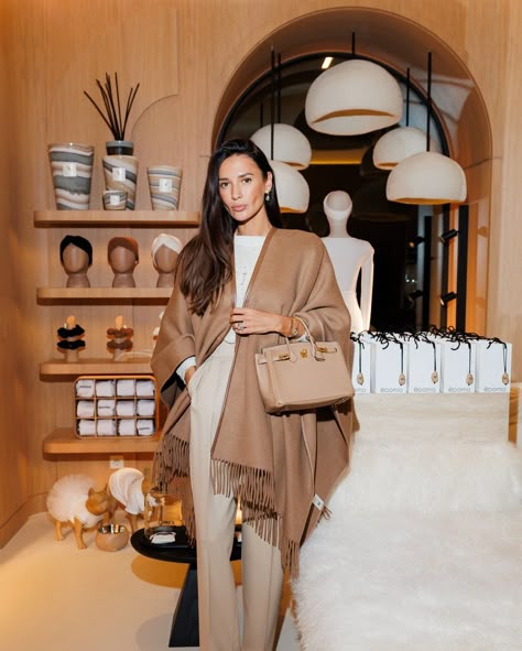 Lady Dior Outfit, Tan Bag Outfit, Birkin Outfit, Beige Skirt Outfit, All Brown Outfit, Feminine Winter Outfits, Feminine Fall Outfits, Trench Coat Brown, Winter Outfits Classy