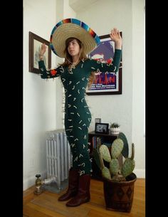 saguaro cactus costume #Disfraces #halloween #nochedebrujas #eldiadelosmuertos # #antifaz #máscara #disfraz #gitanilla #gitanillatrend Cactus Costume Diy, Cactus Costume, Coco Party, Diy Costumes Women, Last Minute Costumes, Last Minute Halloween Costumes, Creative Costumes, Easy Costumes, Desert Cactus