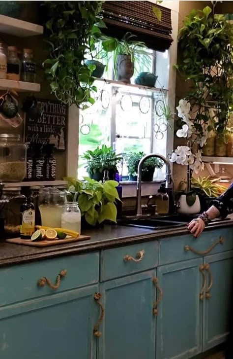 Witchy Country House, Apothecary House Decor, Witchy Aesthetic Kitchen, Moody Kitchen Decor Ideas, Retro Boho Cottagecore, Witchy Boho Decor Kitchen, Green Witch Kitchen Decor, Witchy Kitchen Design, Witchy Cottagecore Home Decor