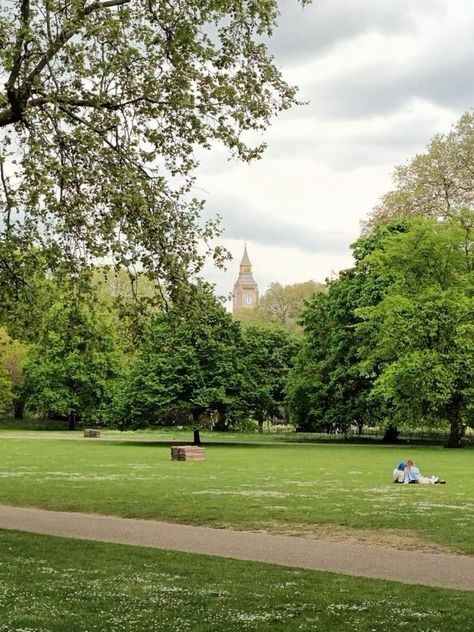 Spring In London Aesthetic, London Park Aesthetic, Hyde Park London Aesthetic, Summer In London Aesthetic, London Spring Aesthetic, London Summer Aesthetic, London In Spring, Summer Abroad, London Girl