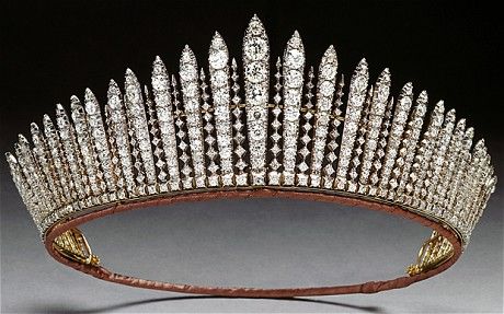 The Russian Fringe Tiara. Queen Elizabeth wore this on her wedding day in 1947. If I were queen, I would never not be wearing this crown. Fringe Tiara, Royal Crown Jewels, Royal Crowns, Royal Tiaras, Beautiful Tiaras, Diamond Tiara, Isabel Ii, Royal Jewels, Queen Mary