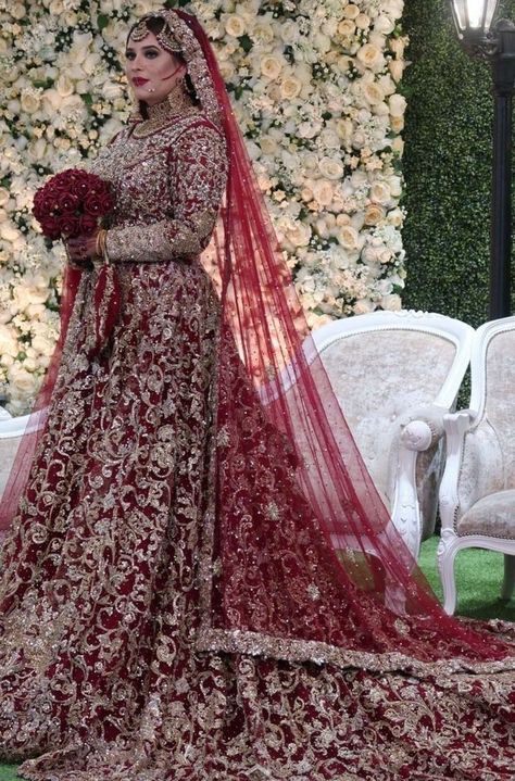 Red And Gold Wedding, शादी की तस्वीरें, Pakistani Bridal Lehenga, Pakistani Bridal Dress, Red Bridal Dress, Latest Bridal Lehenga, Desi Wedding Dresses, Asian Wedding Dress, Asian Bridal Dresses